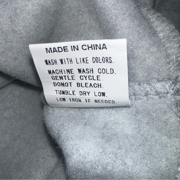 💝"It's a Throat Punch Kinda Day" NWOT Women's Gray Crewneck Sweatshirt - Size XL - Picture 5 of 5